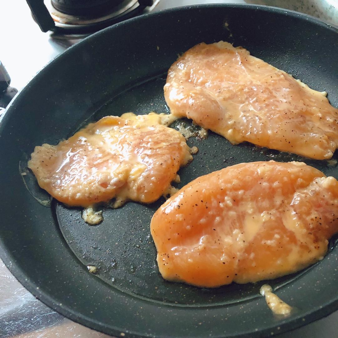 酷炫屌炸天好吃的煎鸡胸肉（香蒜蜂蜜煎鸡胸肉）