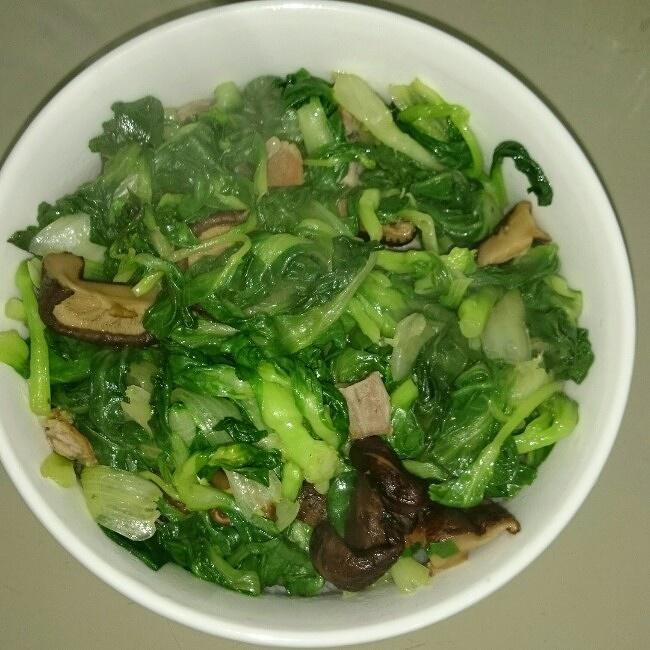 青菜香菇炒咸肉的做法