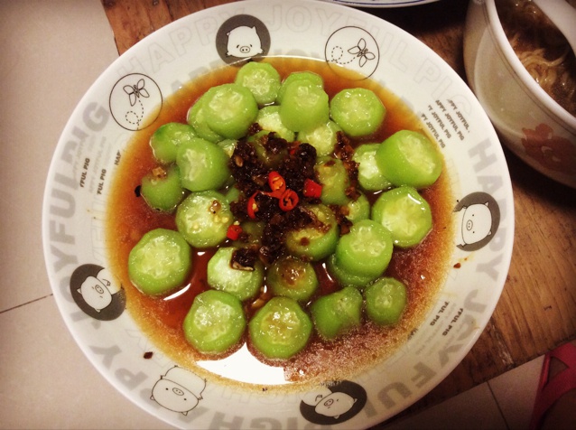 只需要五分钟就可以的美味蒜蓉蒸丝瓜