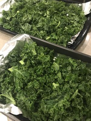 烤羽衣甘蓝Kale Chips的做法 步骤1