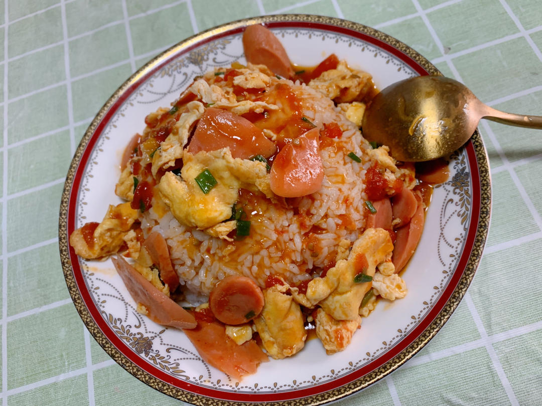 5分钟超好吃的番茄鸡蛋火腿烩饭