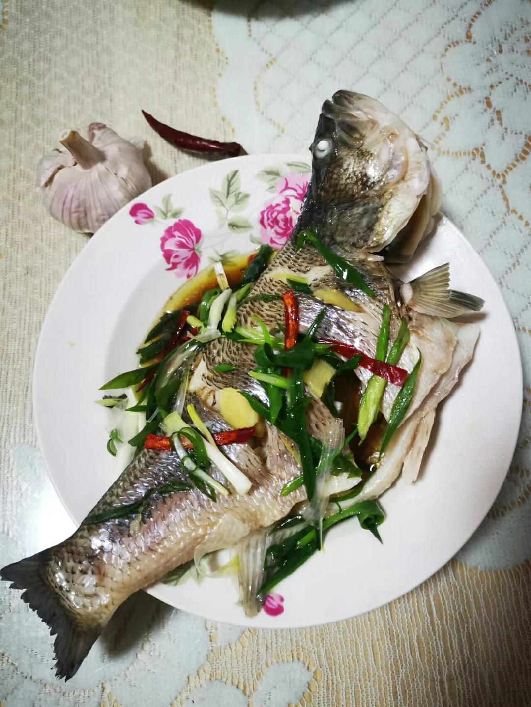 泰式柠檬蒸鲈鱼