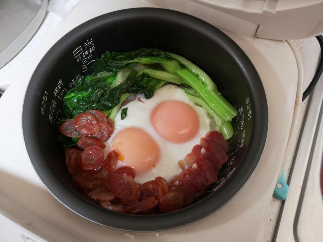 广式腊味煲仔饭