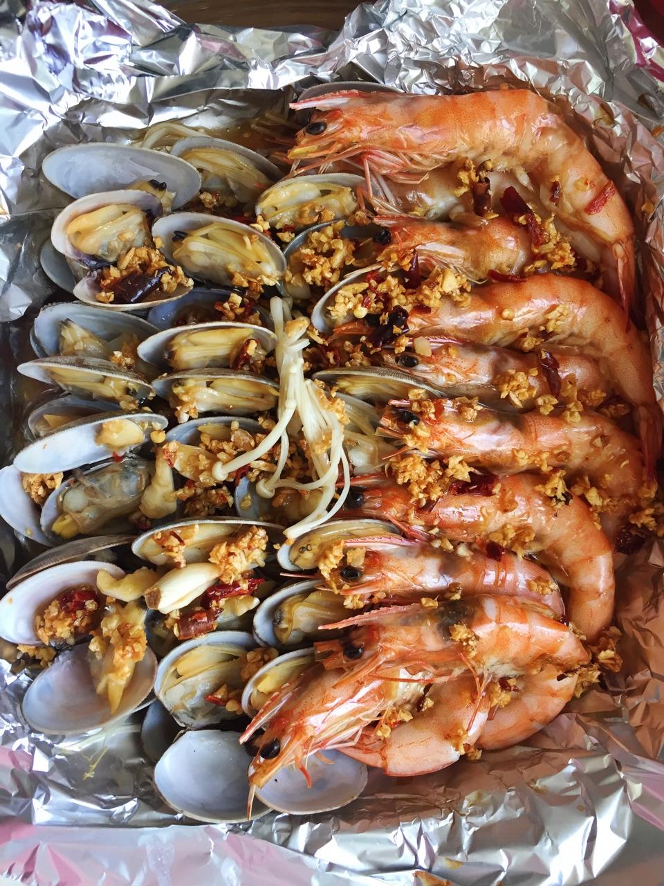 蒜蓉金针菇烤花蛤虾