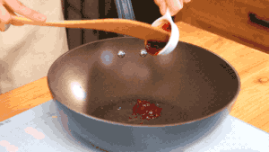 酸菜牛肉炖粉条的做法 步骤5