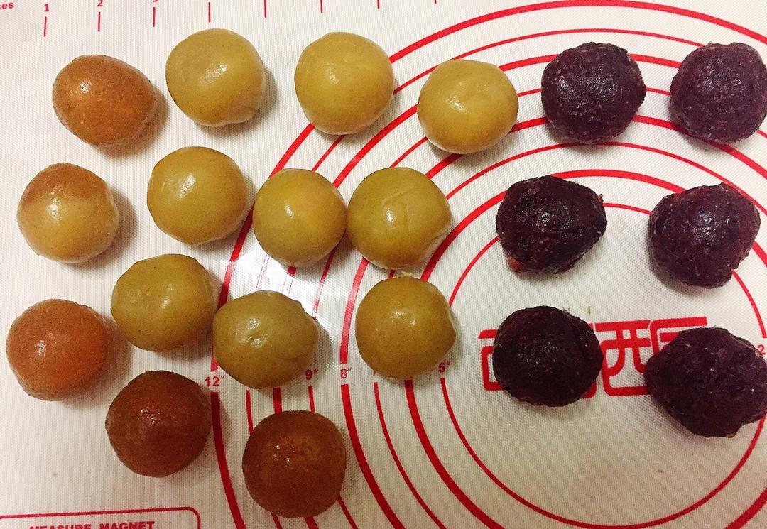 广式月饼——蛋黄莲蓉月饼