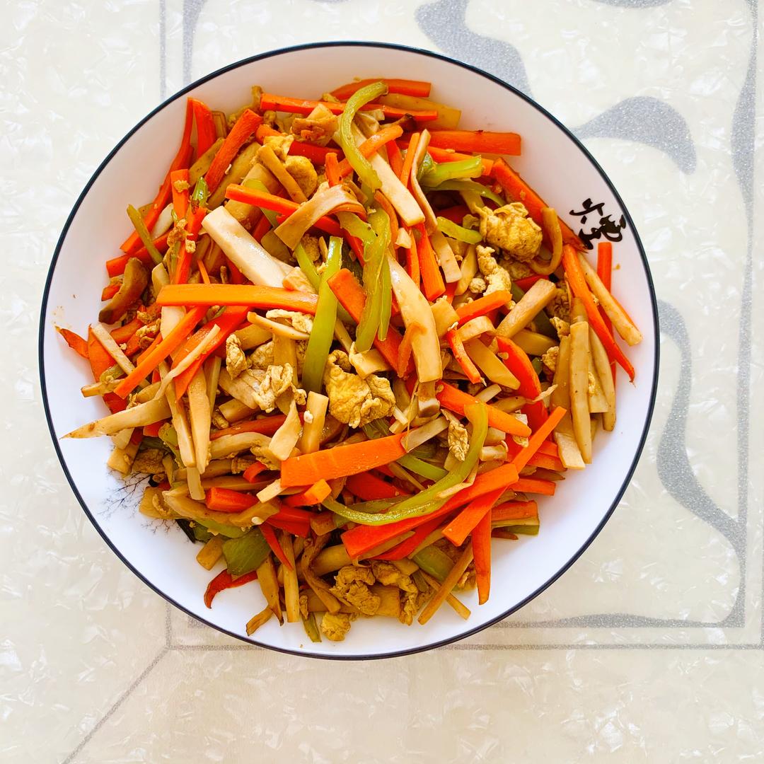 杏鲍菇炒辣椒的做法