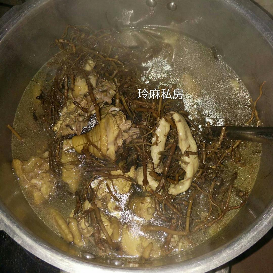 艾根煲老鸡的做法 步骤2