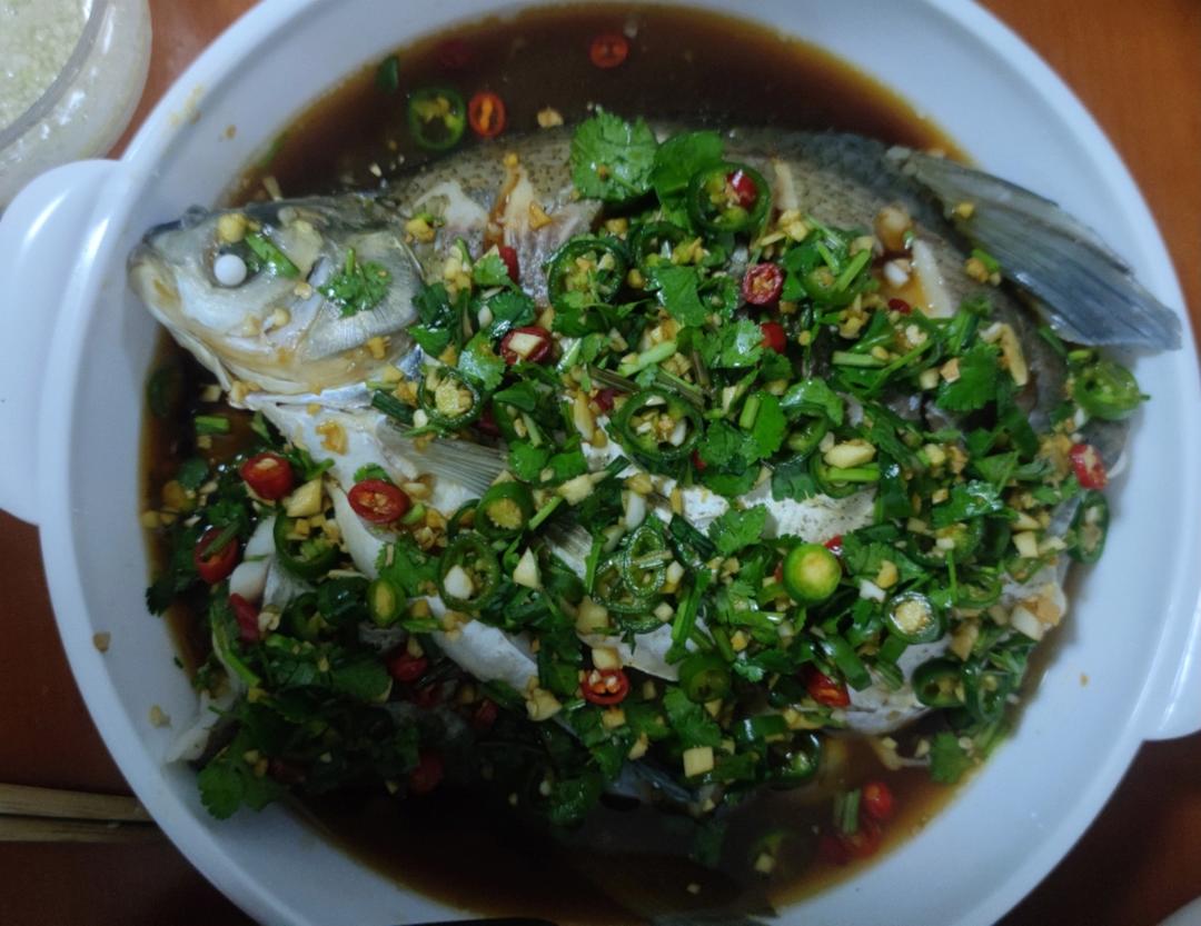 酸酸辣辣的凉拌鲫鱼🐟