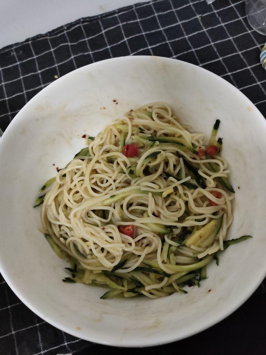 厨师长教你“四川凉面”的做法，地道的川味小吃，先收藏起来咯