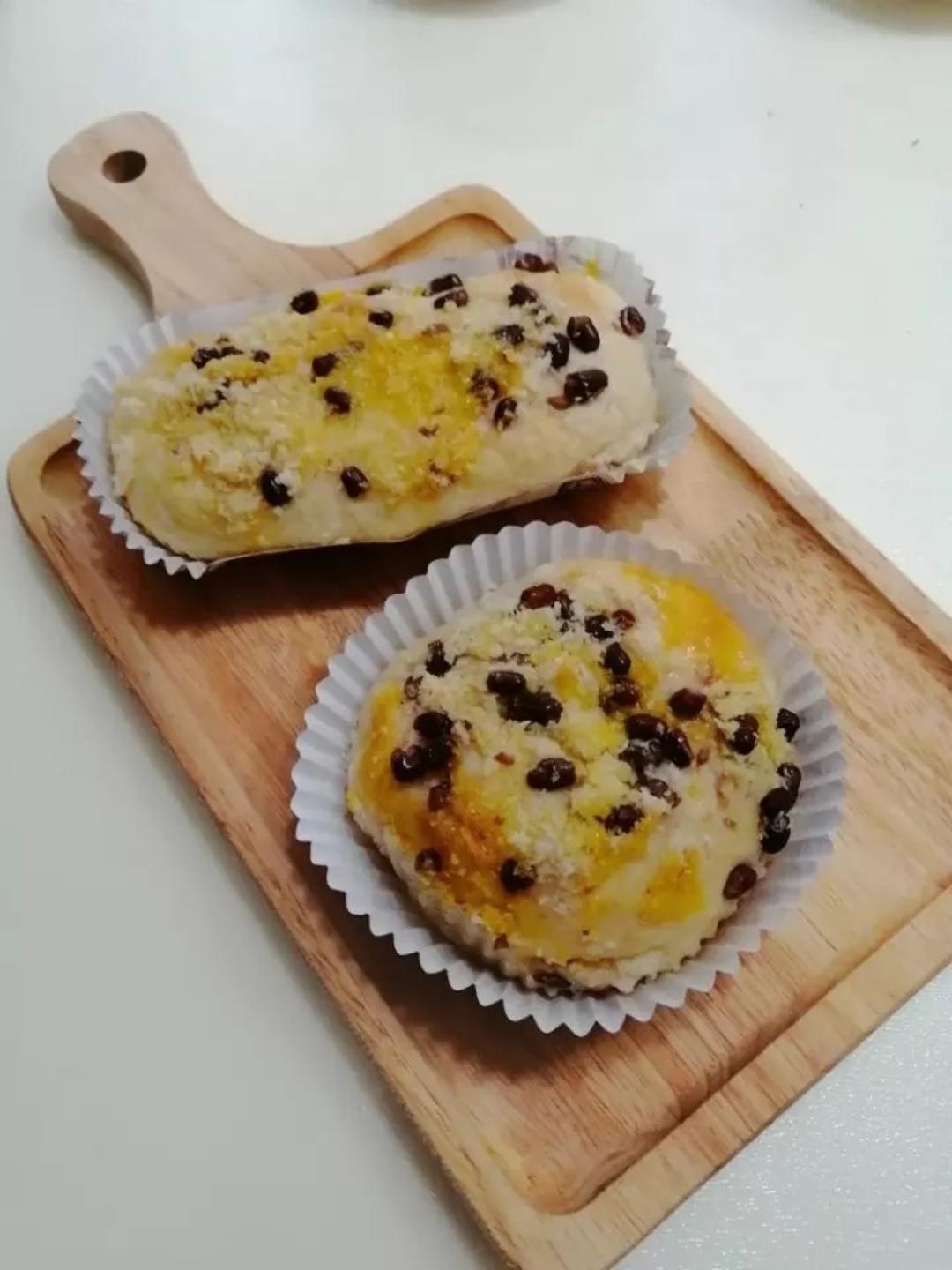 椰蓉蜜豆泡浆面包