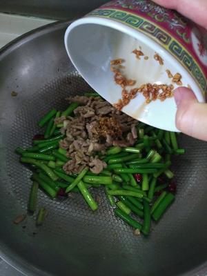 有点重口味的蒜苔炒肉的做法 步骤5