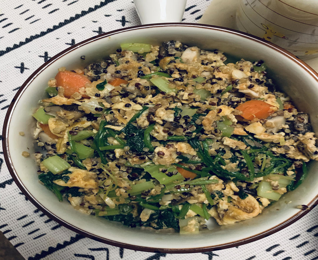 健康低卡餐—吉克隽逸收藏款：鸡蛋藜麦炒时蔬