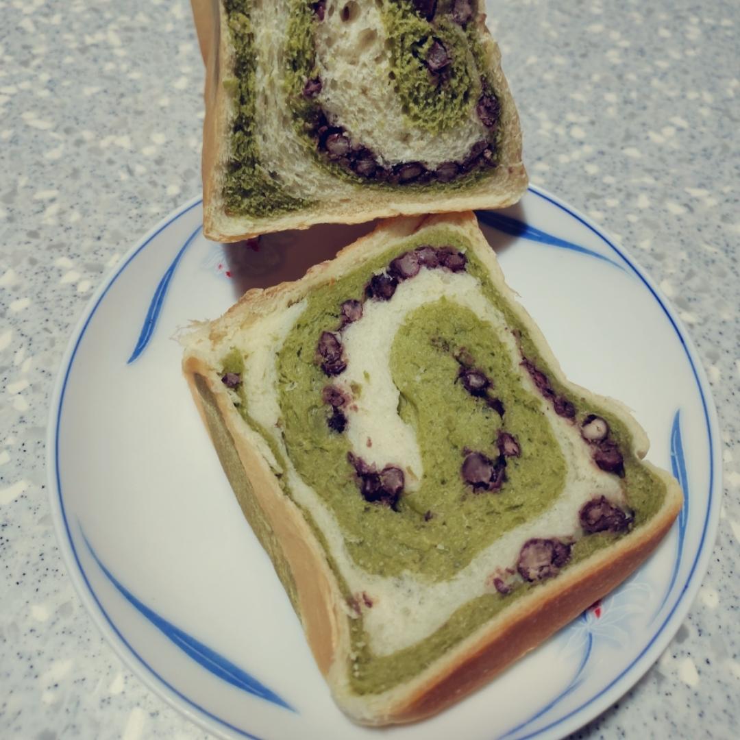 抹茶蜜豆双色吐司