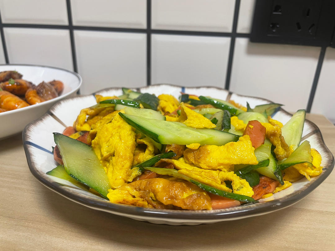 五分钟下饭菜黄瓜火腿炒鸡蛋