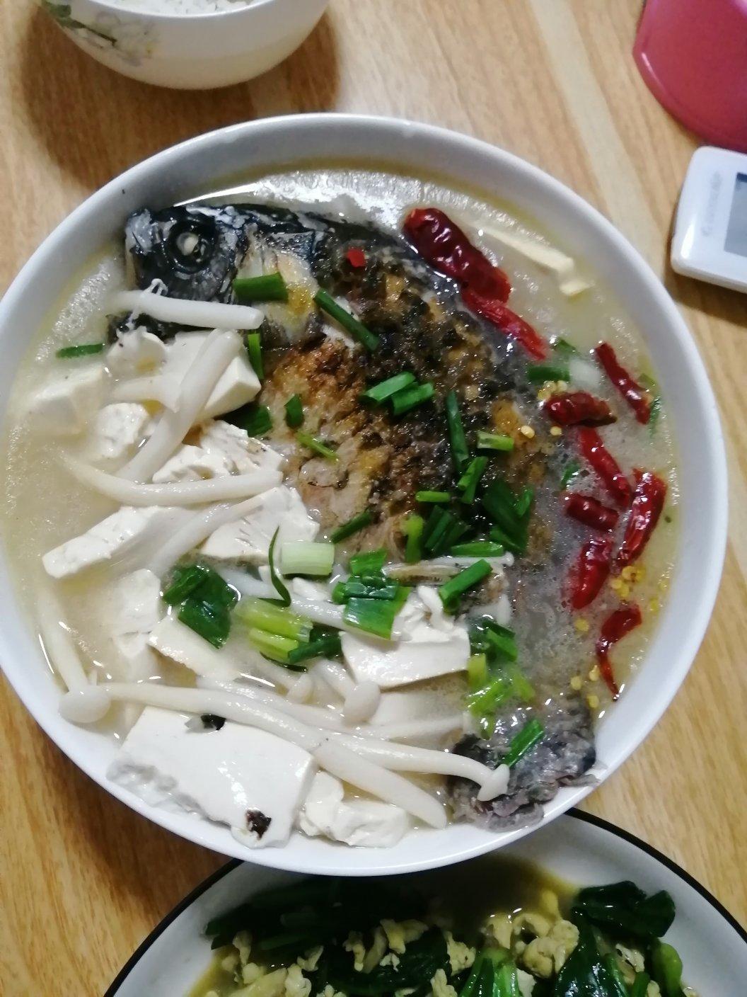 奶白鲫鱼豆腐汤|一条鱼最后的温柔