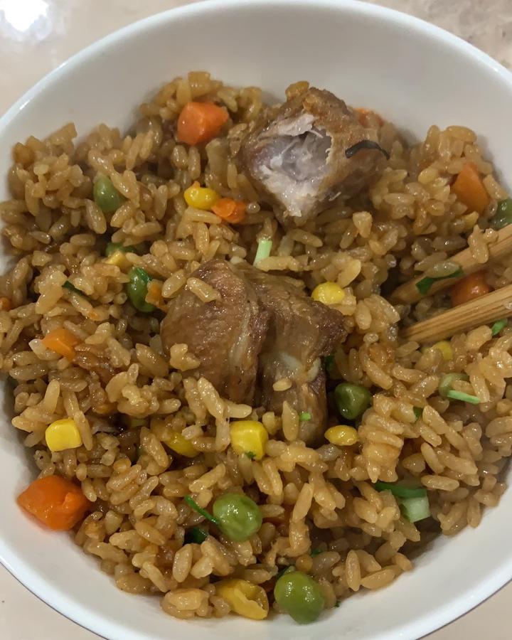 【排骨焖饭】