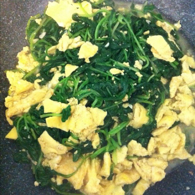 菠菜炒鸡蛋