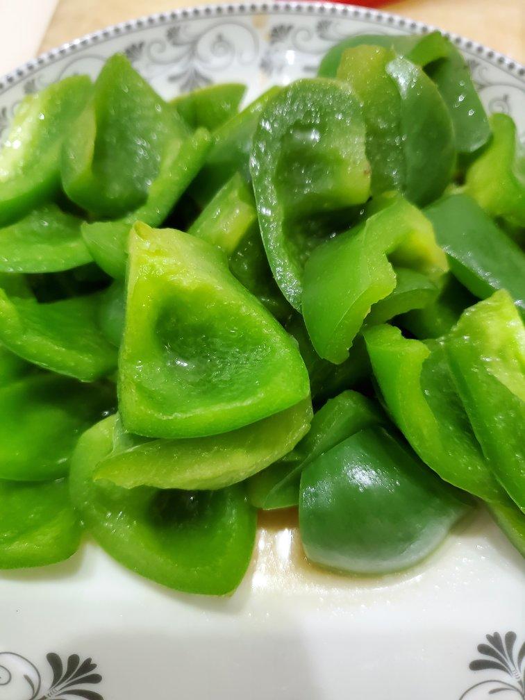 家常菜，爽口素炒青椒 灯笼椒