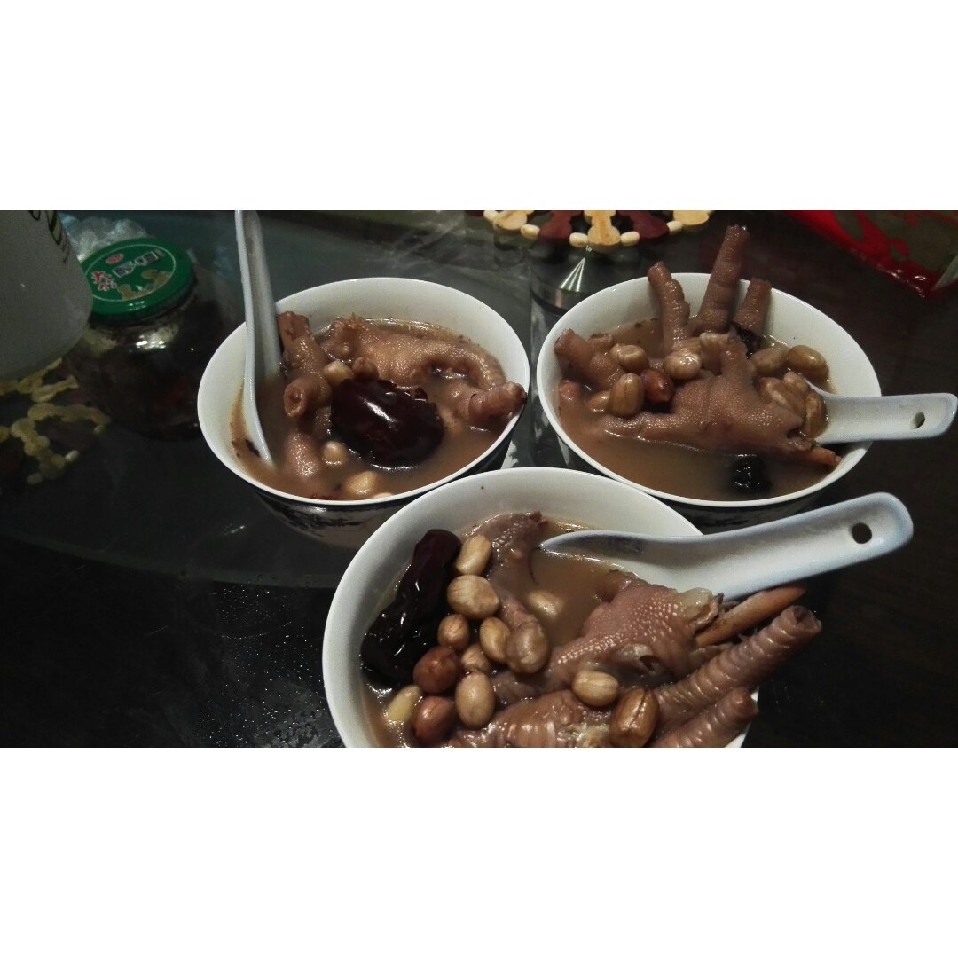 花生眉豆煲鸡脚