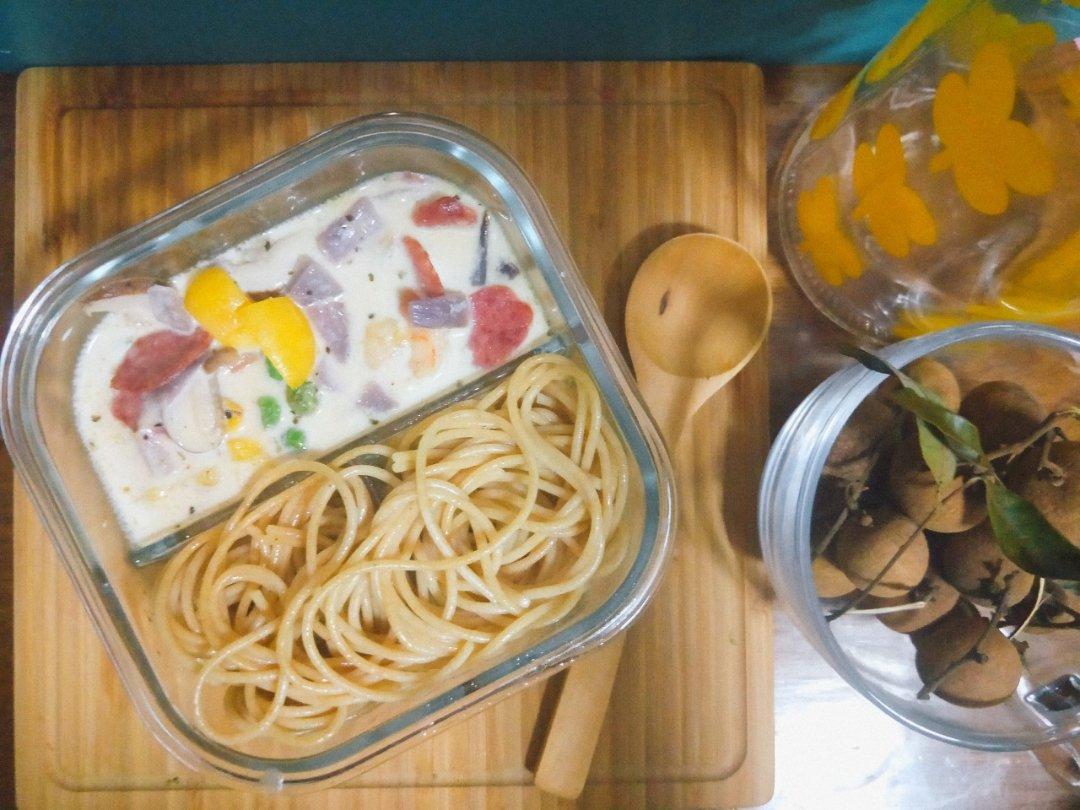 [工作餐]五彩鲜蔬奶香芝士腊肠意面