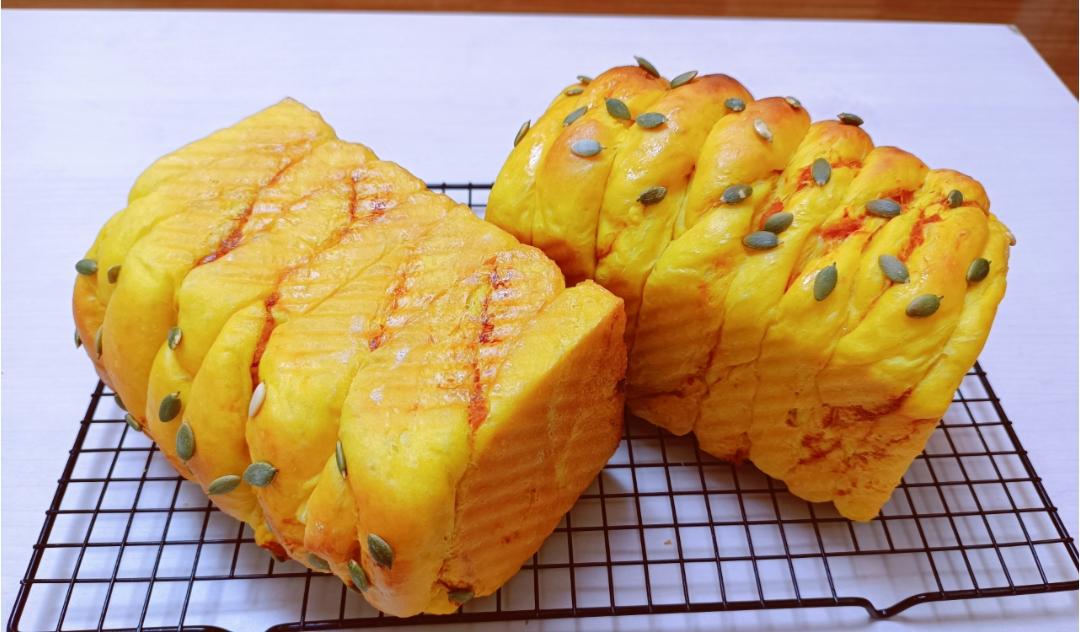 双倍南瓜肉松吐司🍞色泽金黄软乎乎❗️