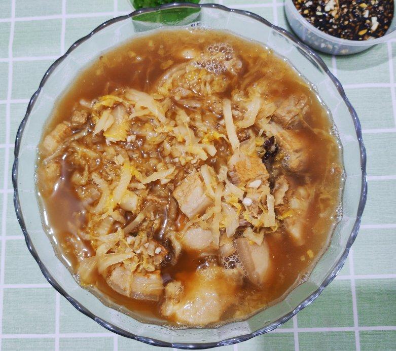酸菜汆白肉