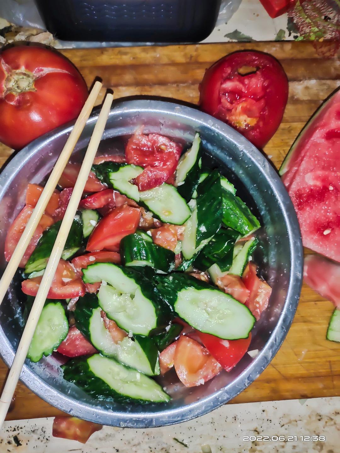 凉拌黄瓜西红柿