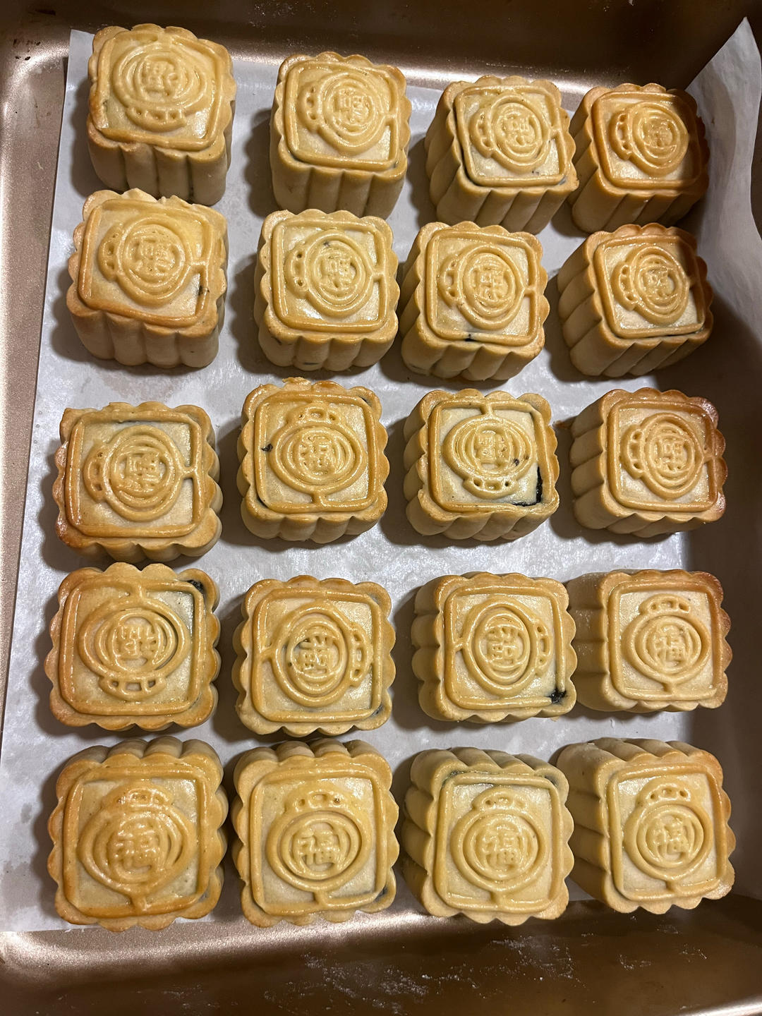 广式豆沙蛋黄月饼（步骤超详细，新手适用）