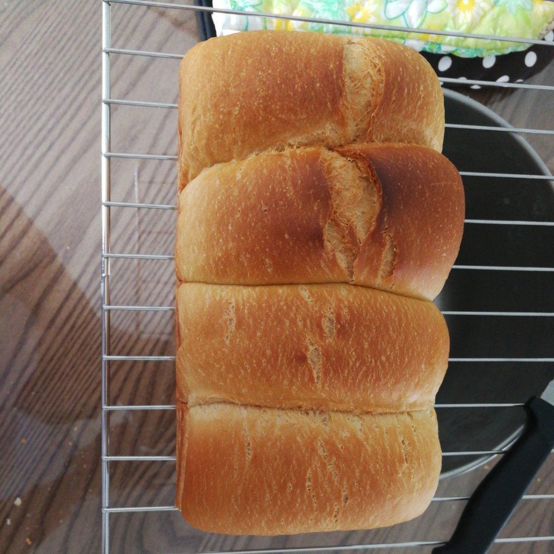 用烤箱自己做面包--手工牛奶吐司面包