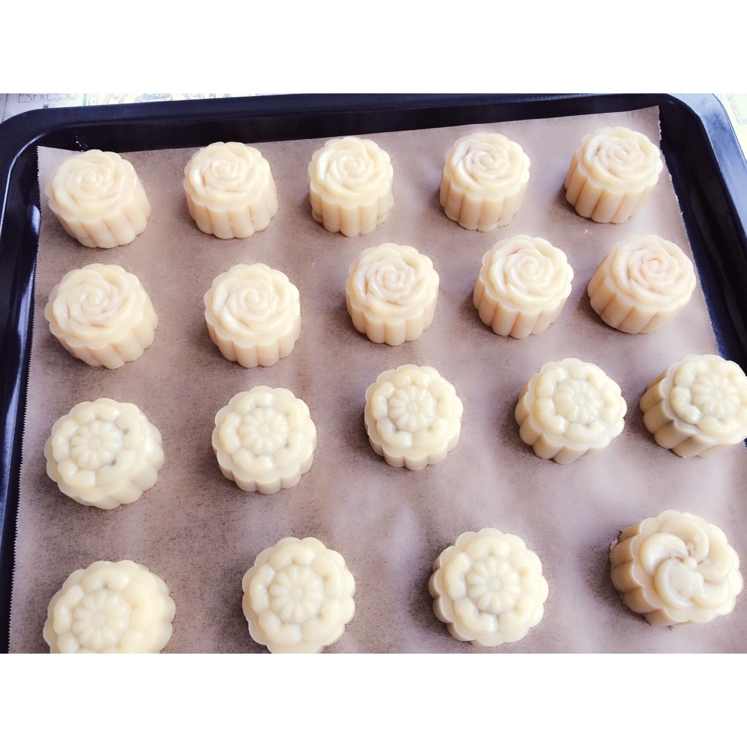 广式月饼—蛋黄莲蓉月饼