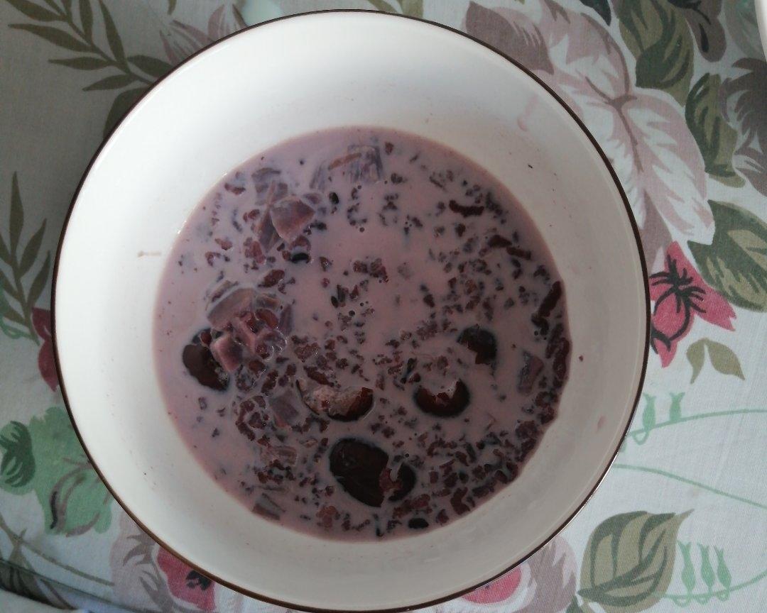 紫米糯米紫薯粥