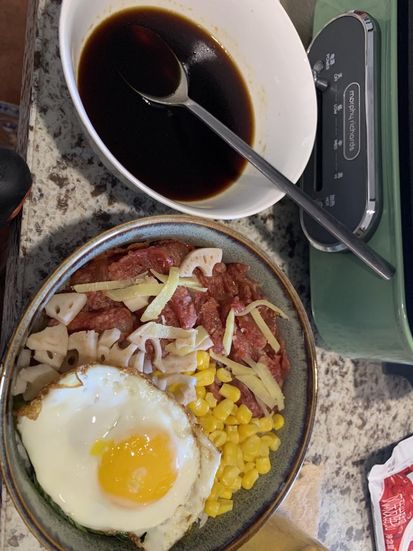 广式腊味煲仔饭