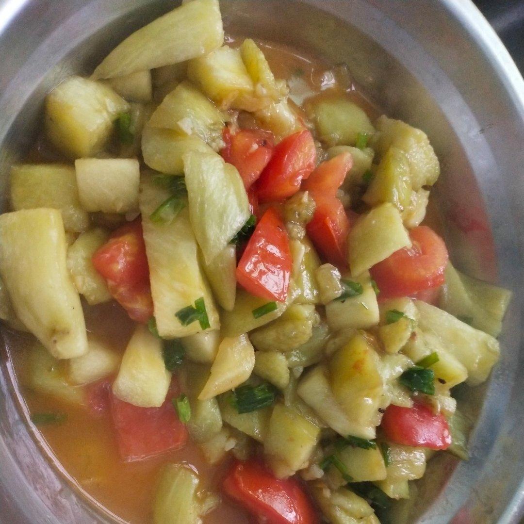 圆茄子炒西红杮