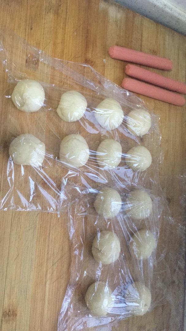 一次发酵迷你香肠小面包卷