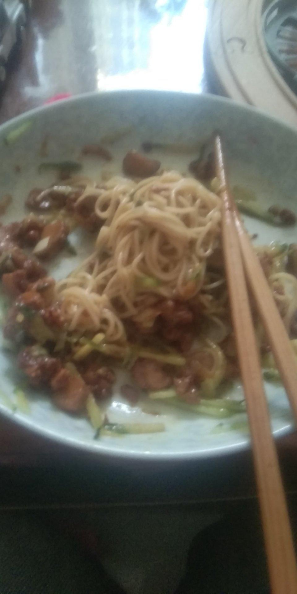炸酱面（炸酱和面条的做法）