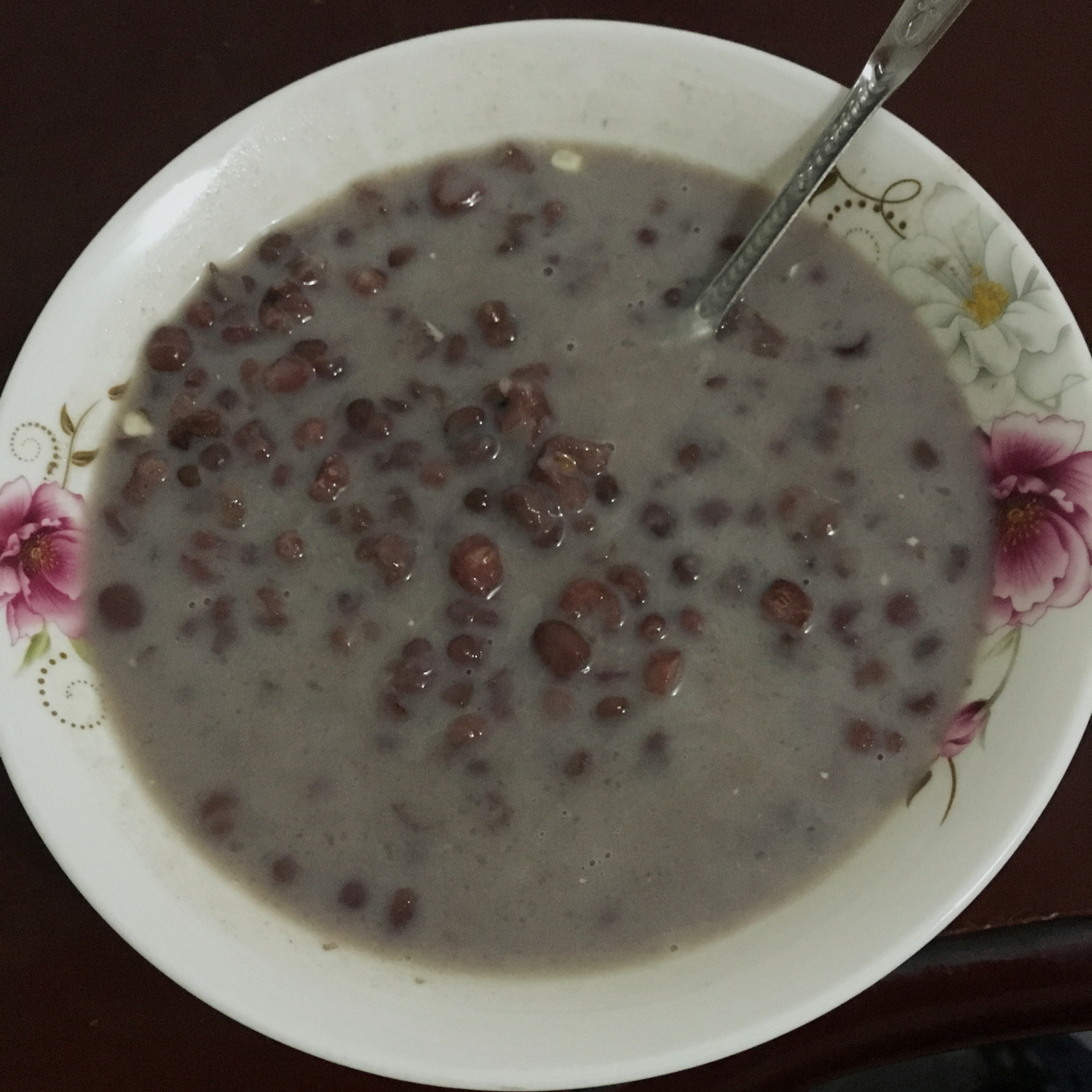 红枣红豆薏仁牛奶粥