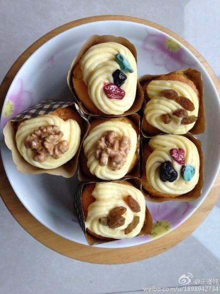 卡士达酱配淡奶油海绵蛋糕