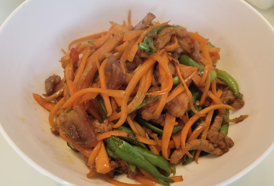超级下饭胡萝卜丝炒肉