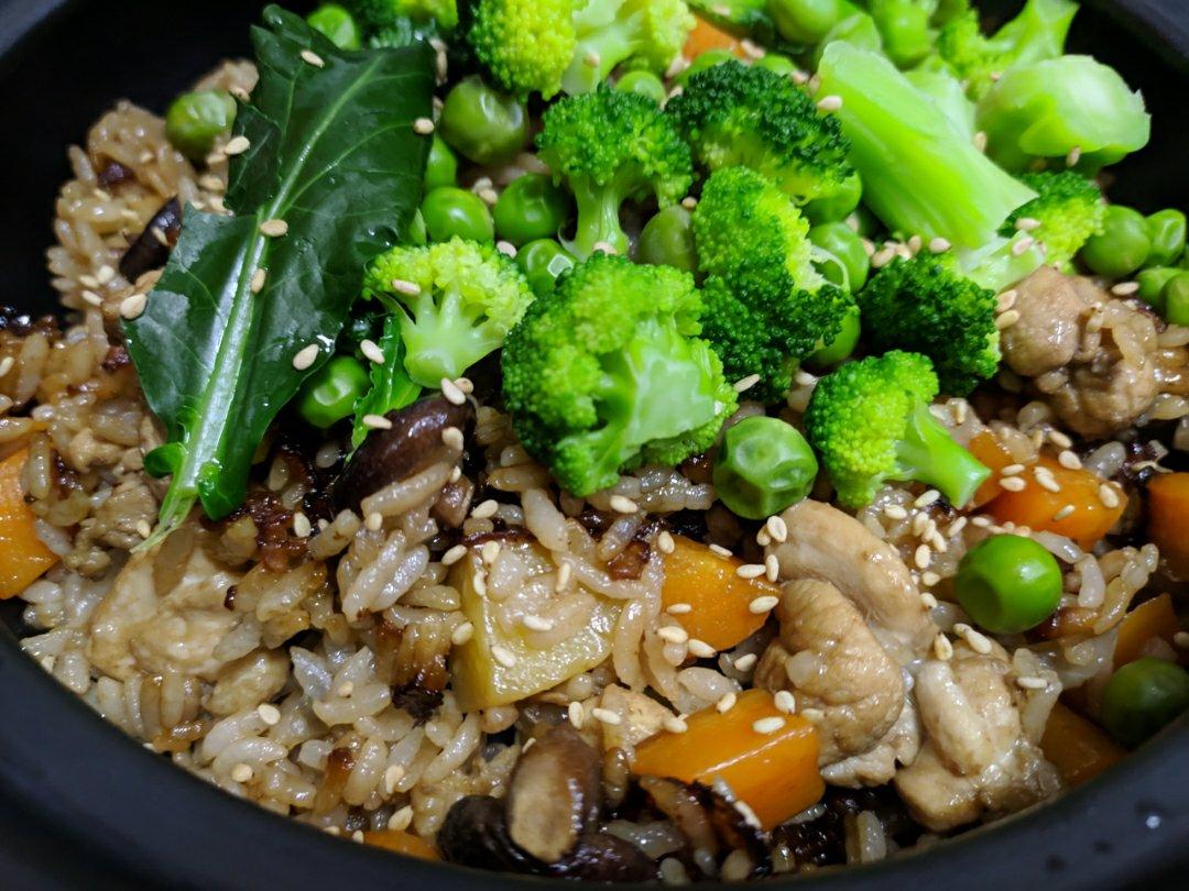 【香菇鸡肉焖饭】