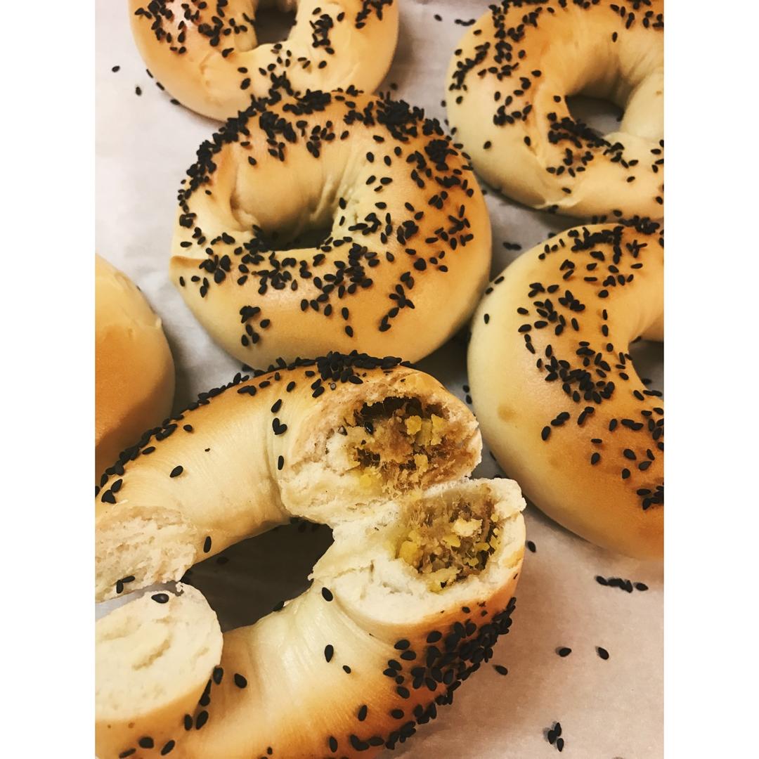 咸蛋黄肉松海苔贝果