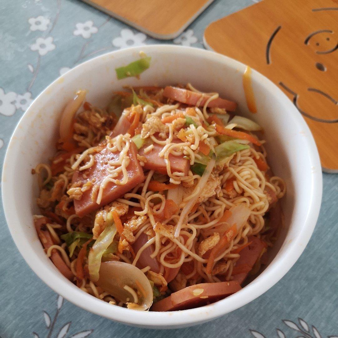 路边摊风味炒方便面