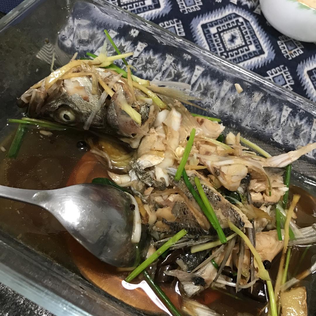 豉油清蒸鱼 清蒸鲈鱼