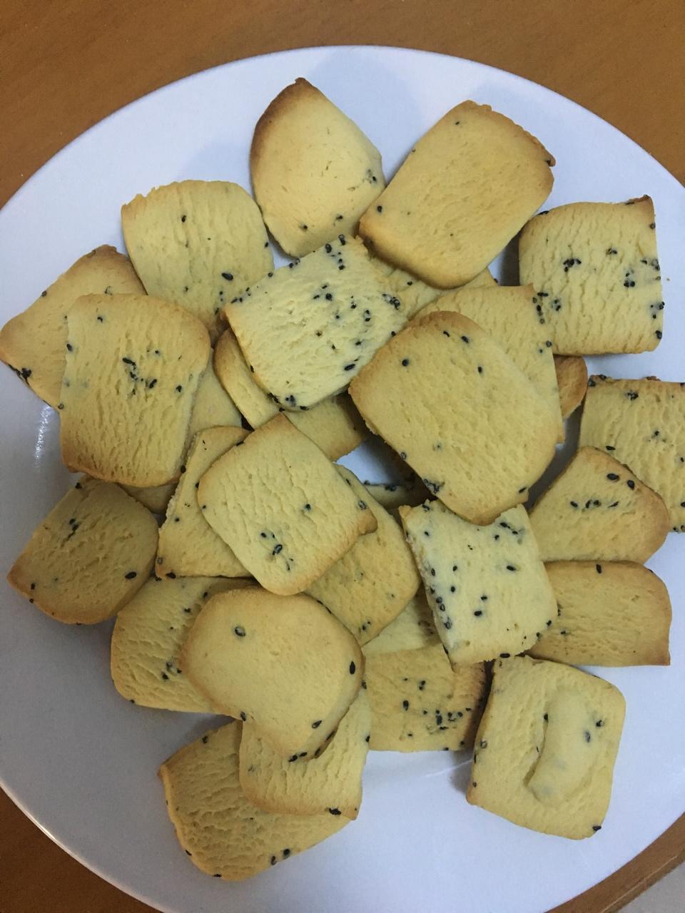 sole_nlm8做的芝麻饼干做法(烤箱烤饼干)