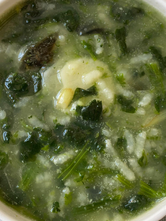 春季养肝的季节—皮蛋菠菜粥