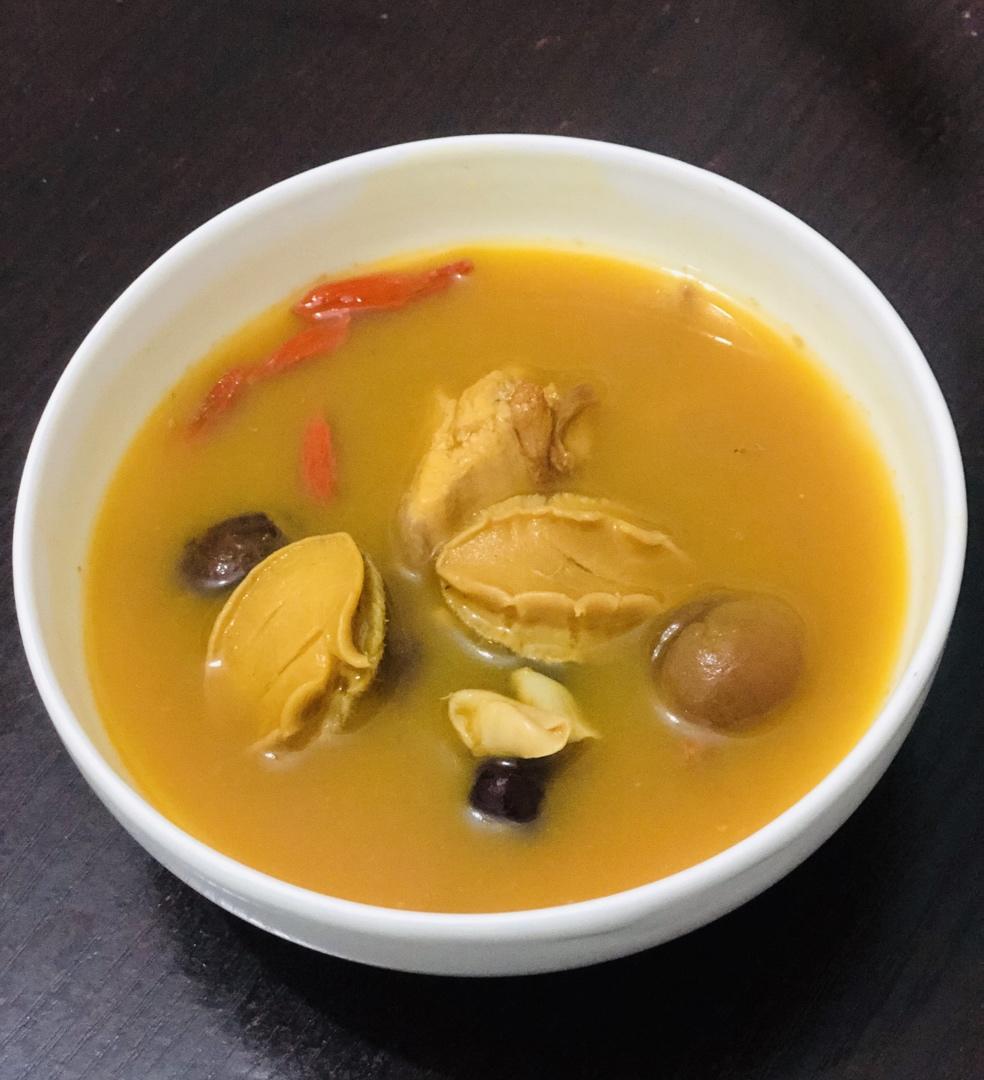 家里厨房的网红花胶鸡汤