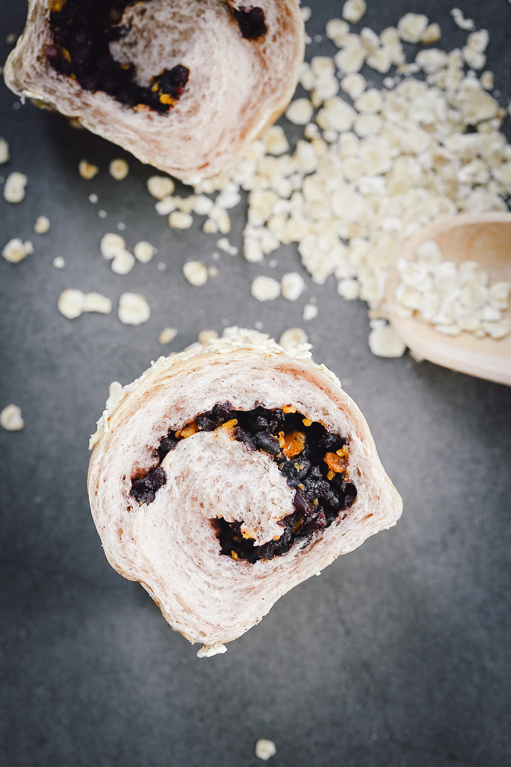 紫米咸蛋黄潜水艇炸弹包