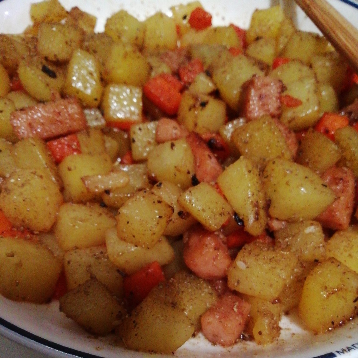 土豆炒午餐肉图片