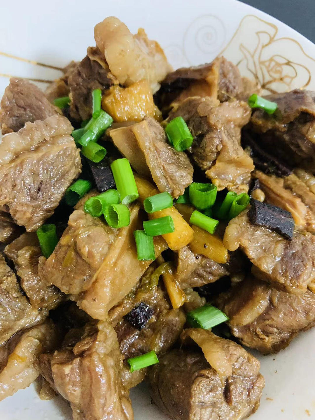 简单易做的硬菜—红烧牛肋骨