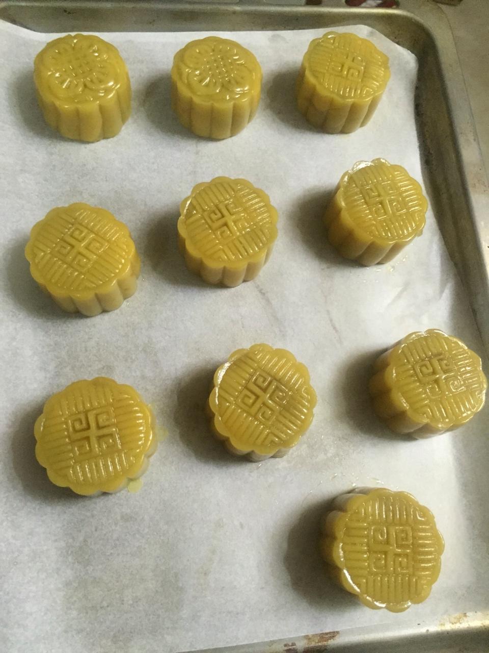 广式月饼——蛋黄莲蓉月饼